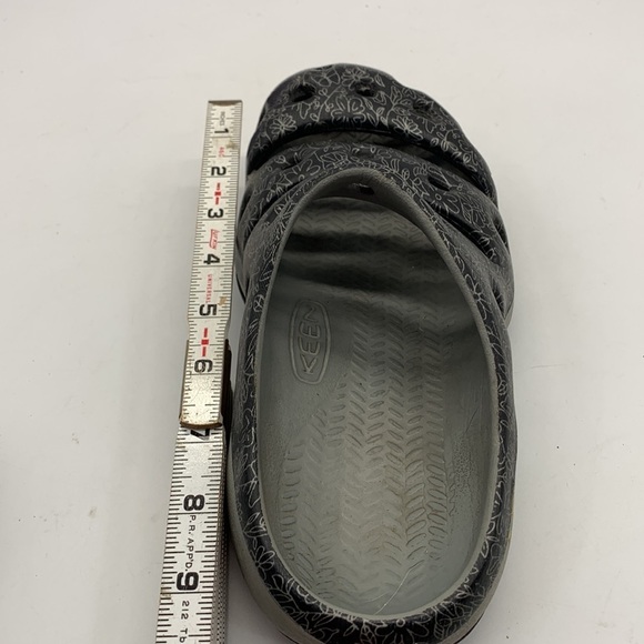 Keen Yogui Slip on Men\'s Clogs size 7 main image 6